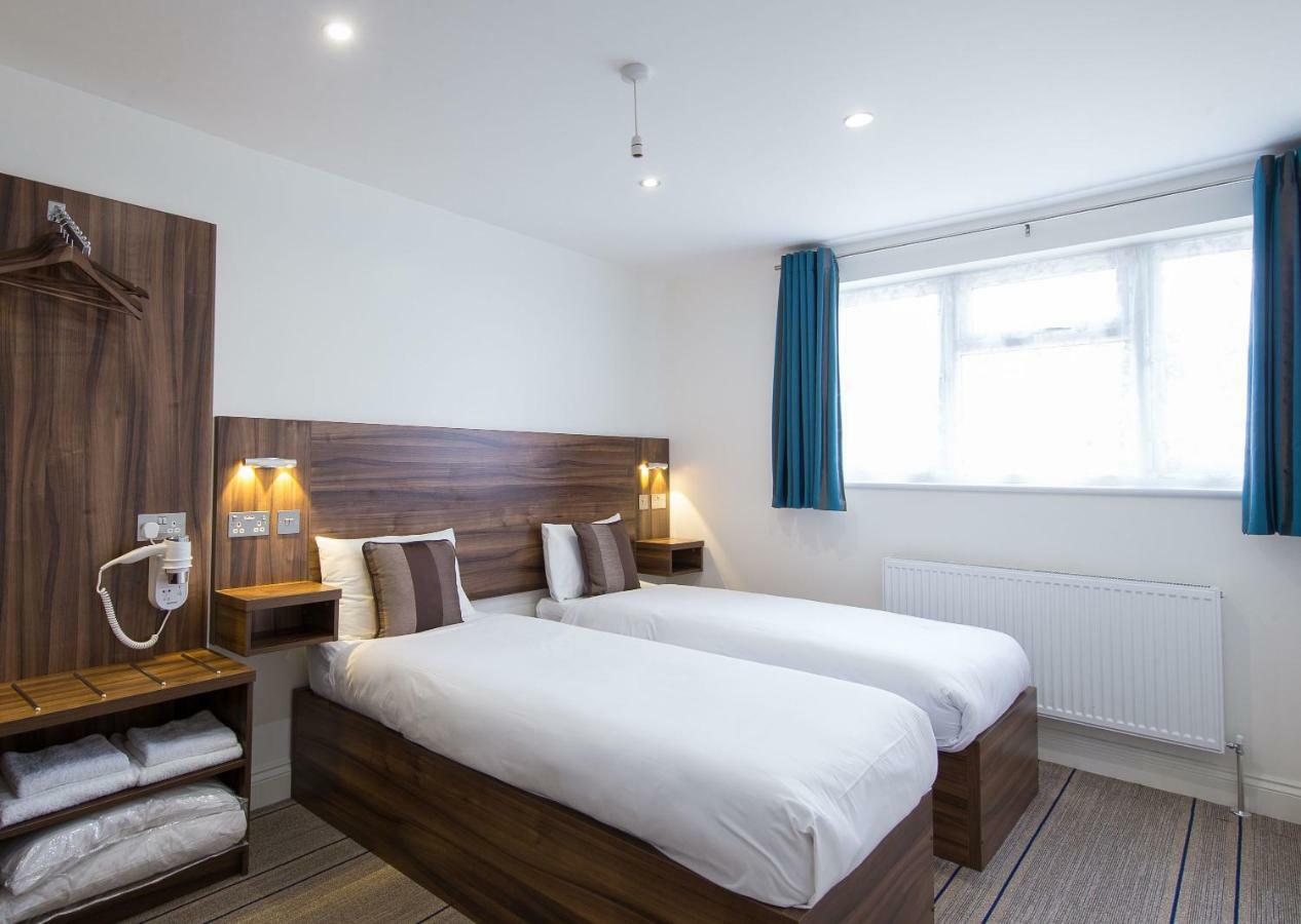 Heathrow-Windsor Guest House Slough Exterior photo